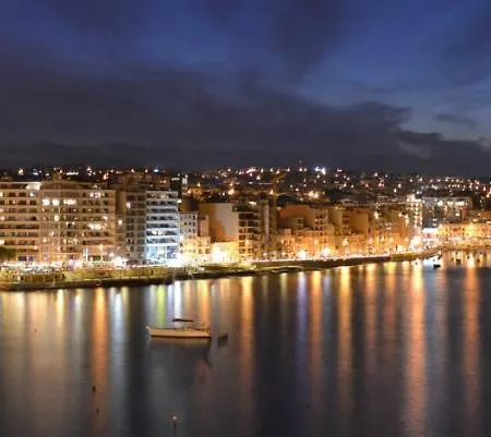 Cosy 1br Penthouse With Terrace, Great Location Apartamento Gzira