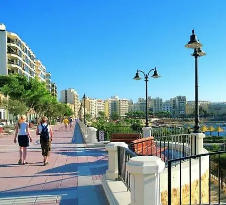 Cosy 1br Penthouse With Terrace, Great Location * Gzira