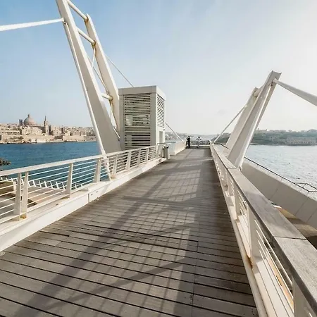 Cosy 1br Penthouse With Terrace, Great Location Gzira
