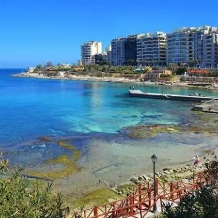 Apartment Cosy 1br Penthouse With Terrace, Great Location *