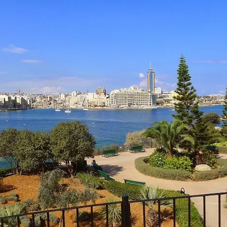 Cosy 1br Penthouse With Terrace, Great Location * Gzira