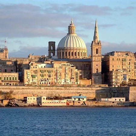Apartment Cosy 1br Penthouse With Terrace, Great Location *