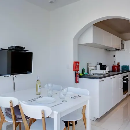 Διαμέρισμα Cosy 1br Penthouse With Terrace, Great Location Gzira
