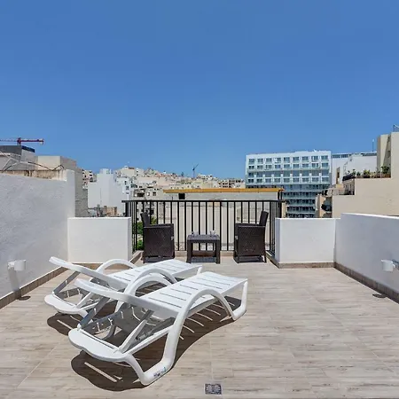 Cosy 1br Penthouse With Terrace, Great Location